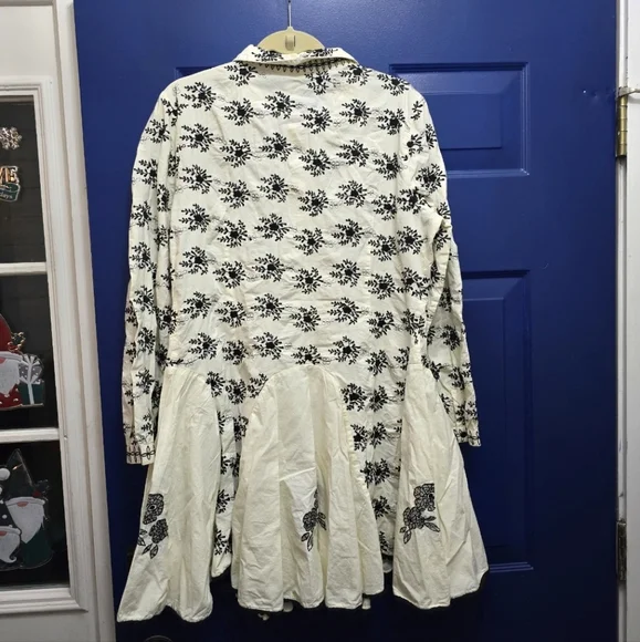 The Pyramid Collection Tunic/Dress  Embroidered Floral Button Front Cottage Sz L - Picture 5 of 7